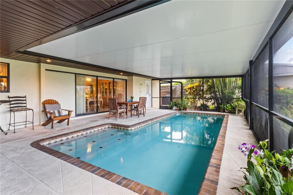 For Sale: $750,000 (3 beds, 2 baths, 1939 Square Feet)