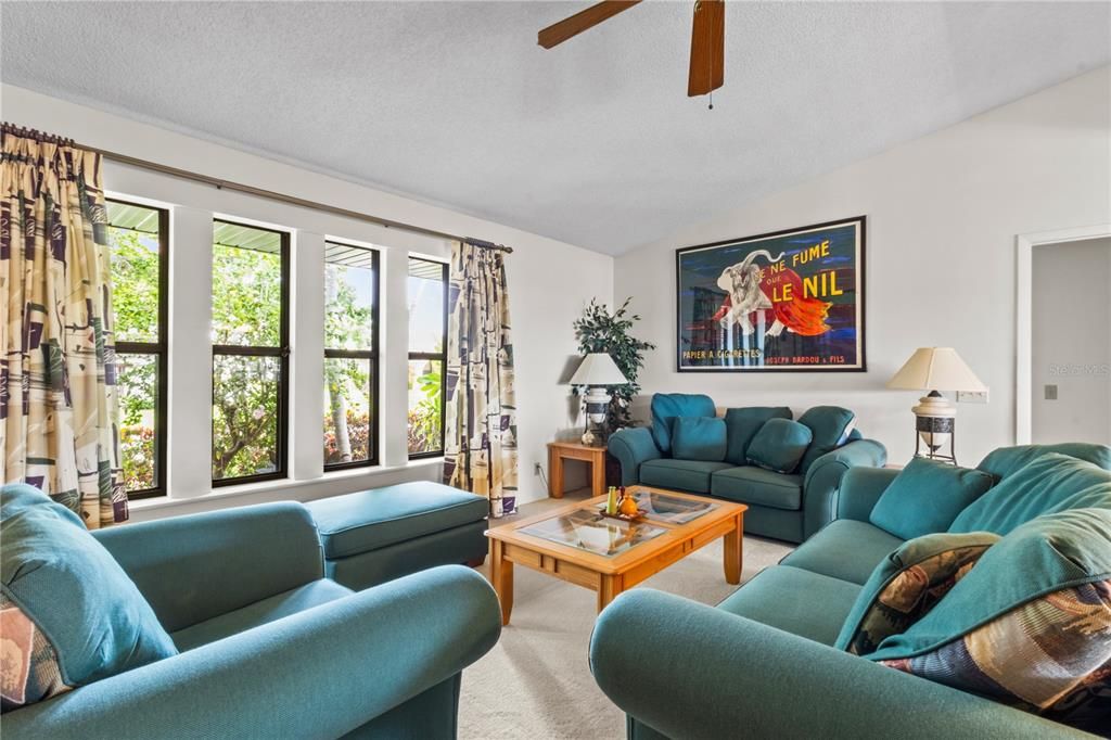For Sale: $750,000 (3 beds, 2 baths, 1939 Square Feet)