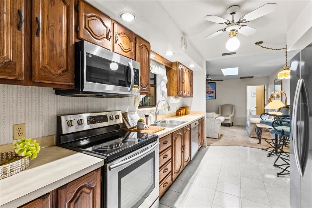 For Sale: $750,000 (3 beds, 2 baths, 1939 Square Feet)