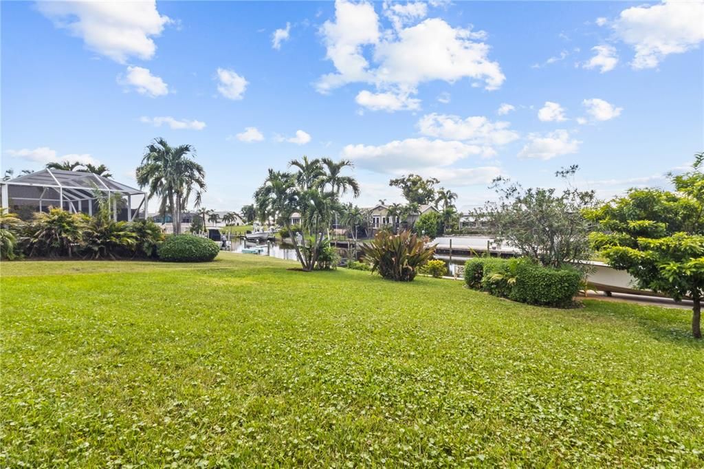 For Sale: $750,000 (3 beds, 2 baths, 1939 Square Feet)