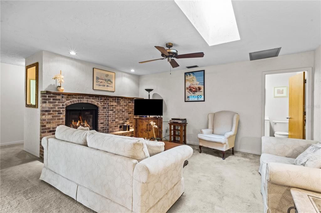 For Sale: $750,000 (3 beds, 2 baths, 1939 Square Feet)