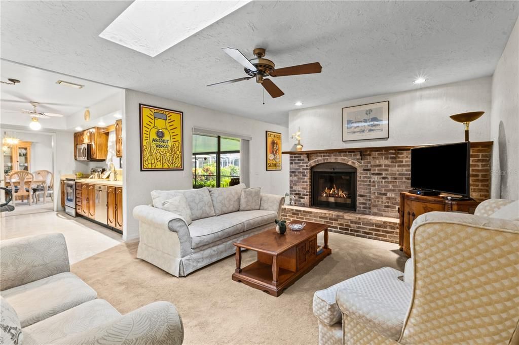 For Sale: $750,000 (3 beds, 2 baths, 1939 Square Feet)