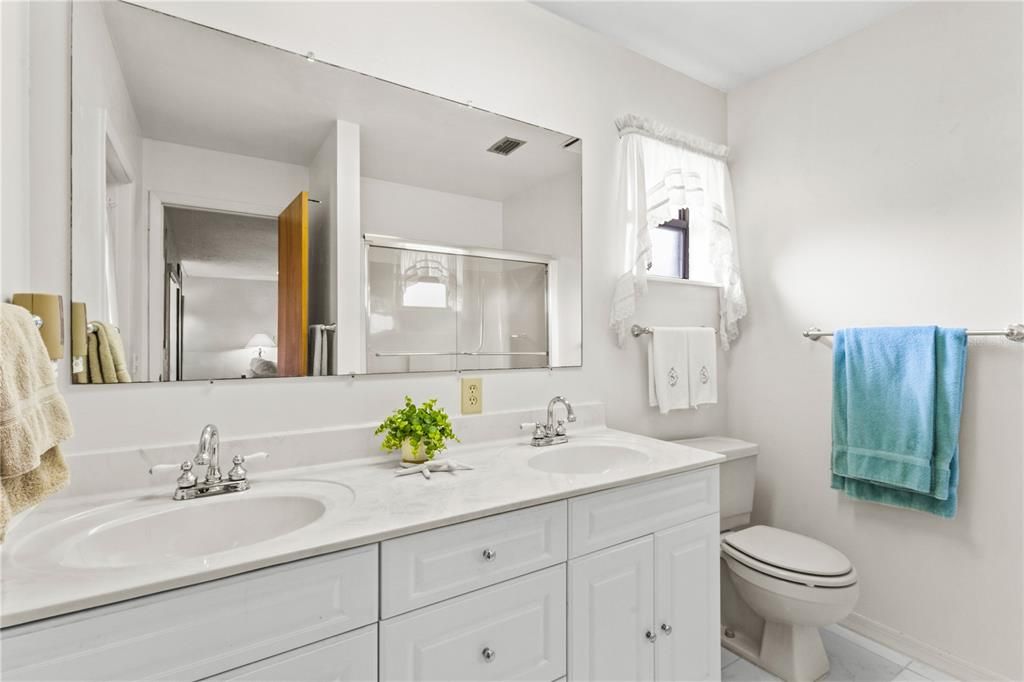 For Sale: $750,000 (3 beds, 2 baths, 1939 Square Feet)