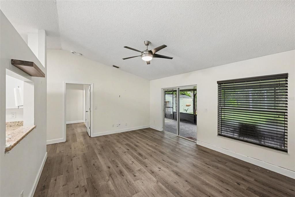 For Sale: $336,900 (3 beds, 2 baths, 1212 Square Feet)