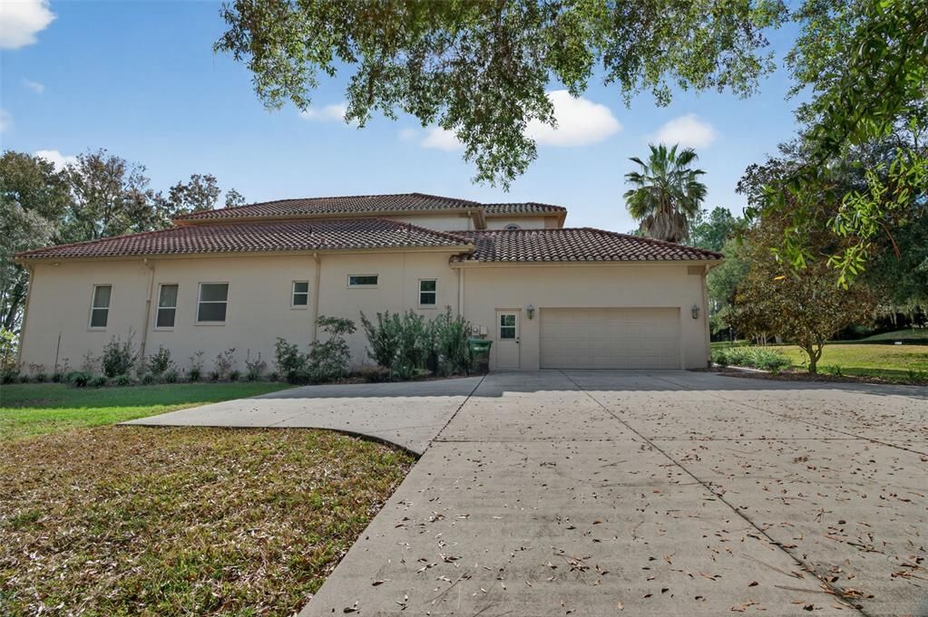 For Sale: $899,000 (5 beds, 4 baths, 3888 Square Feet)