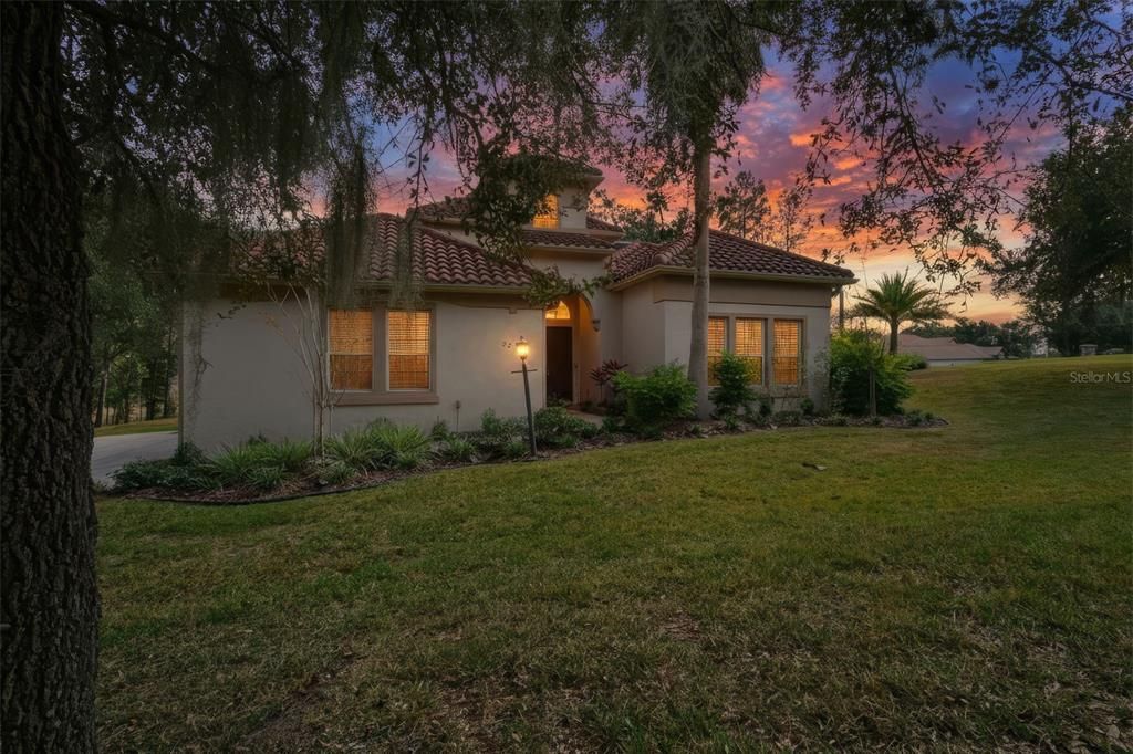 For Sale: $899,000 (5 beds, 4 baths, 3888 Square Feet)