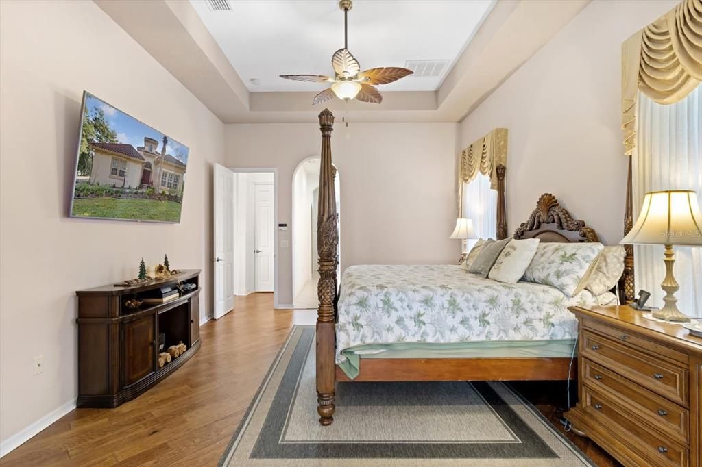 For Sale: $899,000 (5 beds, 4 baths, 3888 Square Feet)