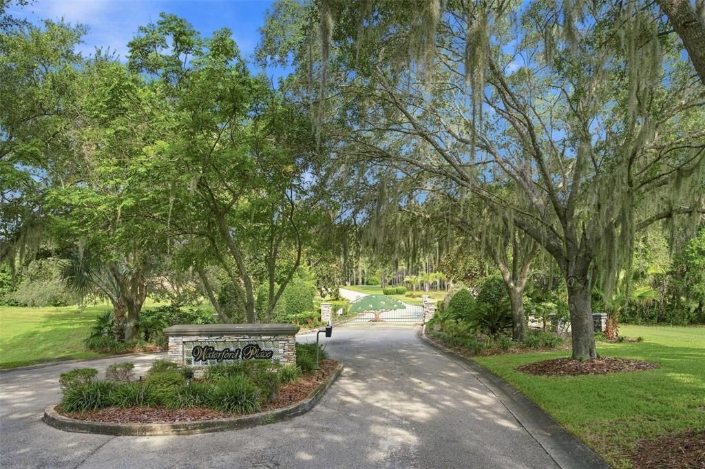 For Sale: $899,000 (5 beds, 4 baths, 3888 Square Feet)