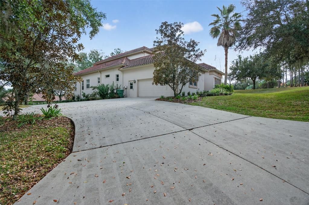 For Sale: $899,000 (5 beds, 4 baths, 3888 Square Feet)
