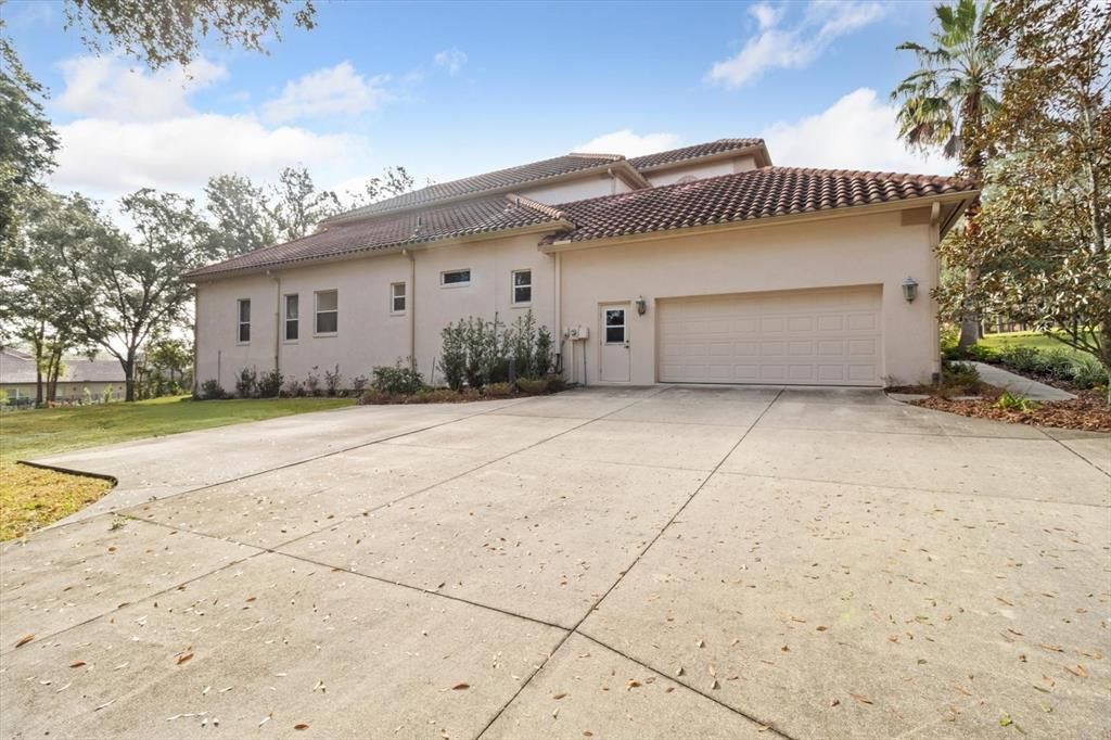 For Sale: $899,000 (5 beds, 4 baths, 3888 Square Feet)