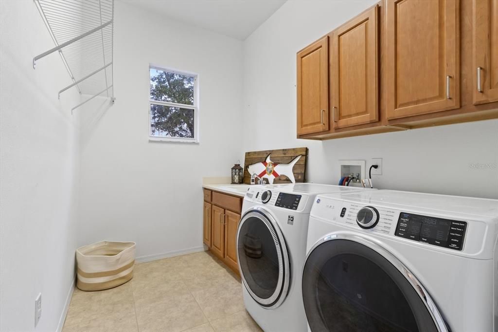 For Sale: $899,000 (5 beds, 4 baths, 3888 Square Feet)