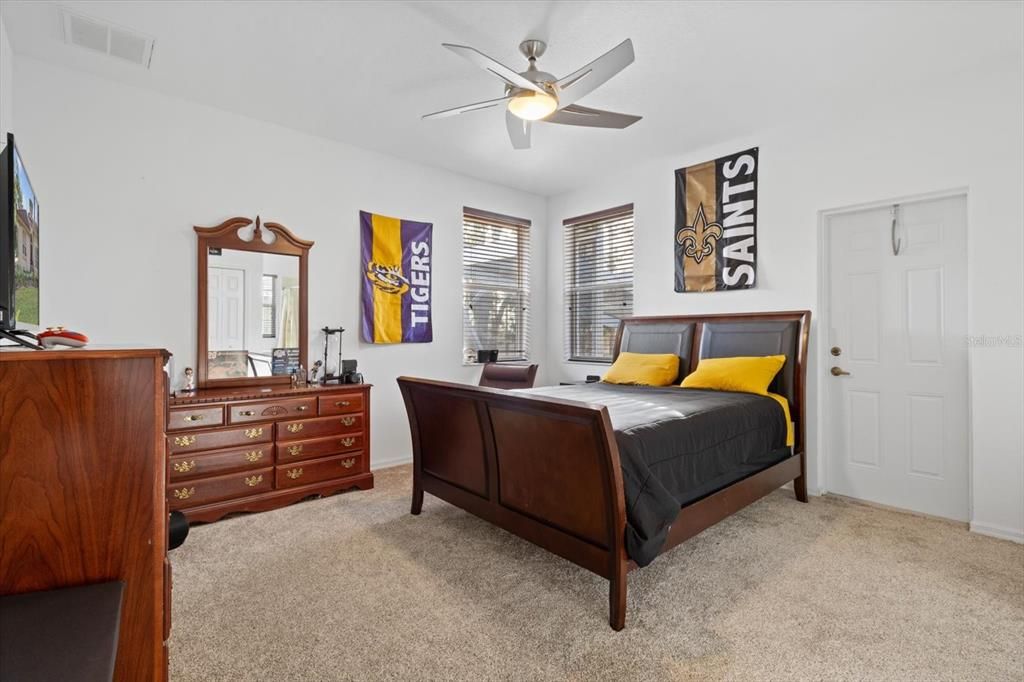 For Sale: $899,000 (5 beds, 4 baths, 3888 Square Feet)