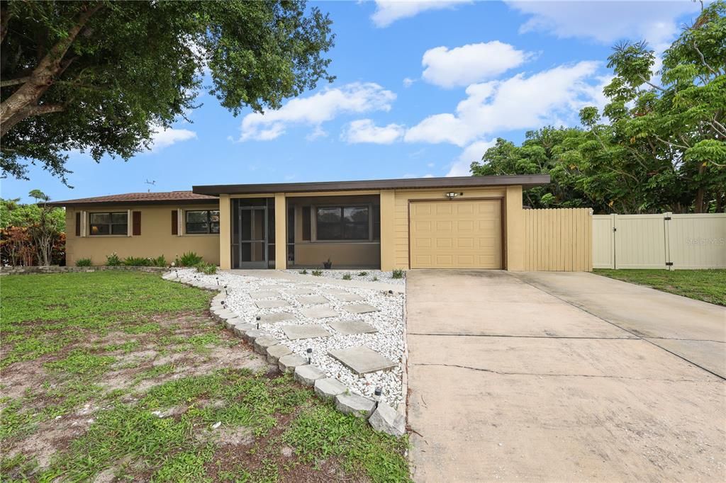 For Sale: $365,000 (3 beds, 3 baths, 1438 Square Feet)