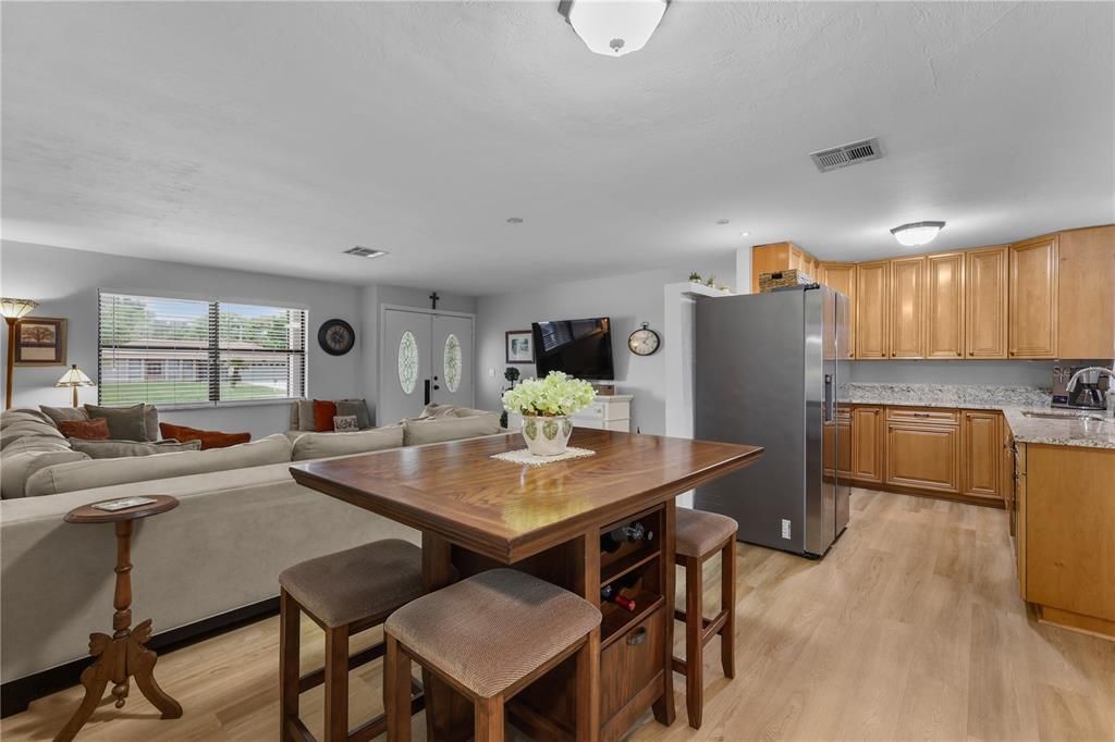 For Sale: $365,000 (3 beds, 3 baths, 1438 Square Feet)