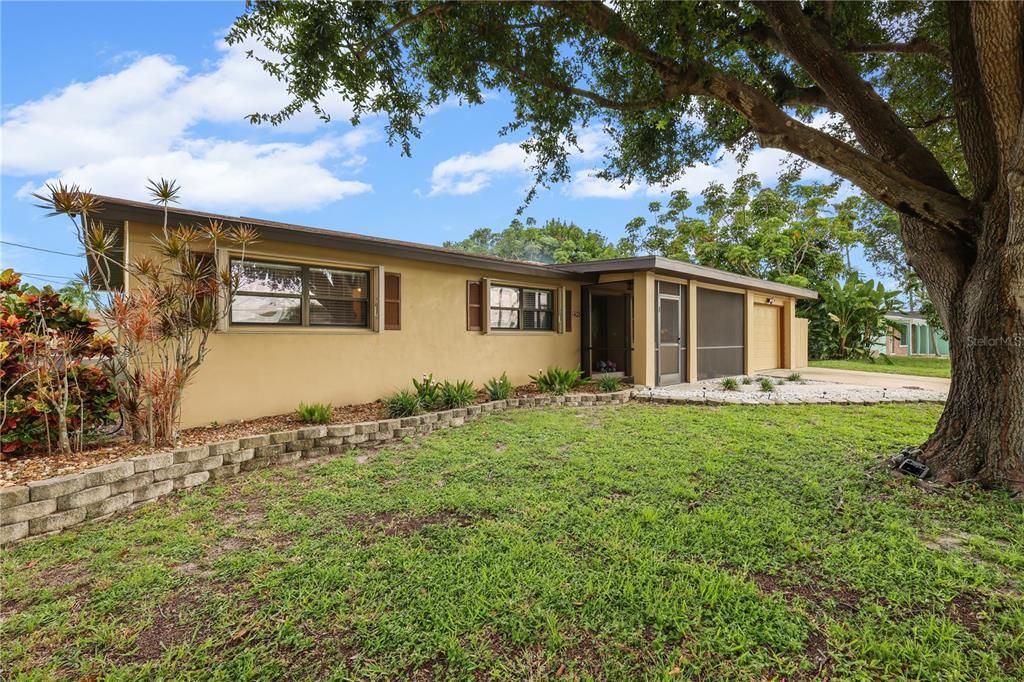 For Sale: $365,000 (3 beds, 3 baths, 1438 Square Feet)