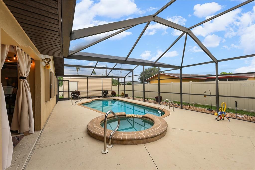 For Sale: $365,000 (3 beds, 3 baths, 1438 Square Feet)