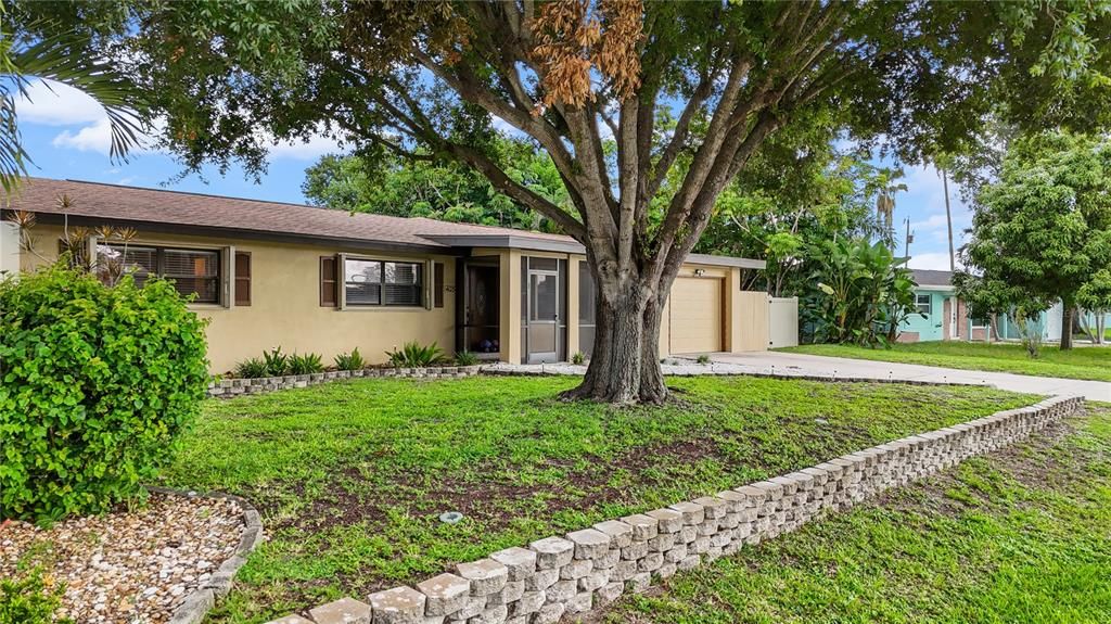 For Sale: $365,000 (3 beds, 3 baths, 1438 Square Feet)