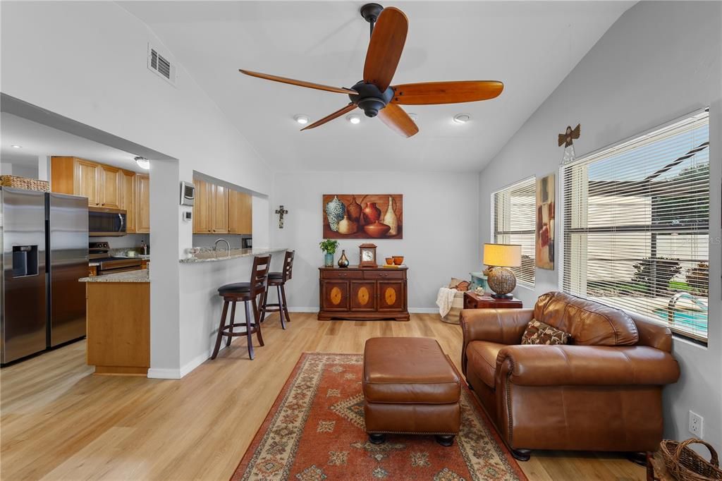 For Sale: $365,000 (3 beds, 3 baths, 1438 Square Feet)