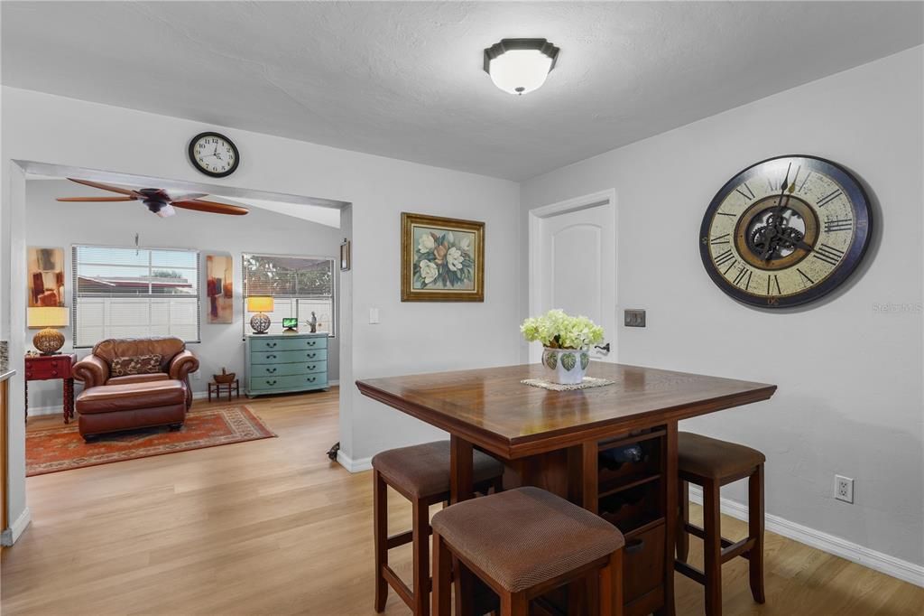 For Sale: $365,000 (3 beds, 3 baths, 1438 Square Feet)