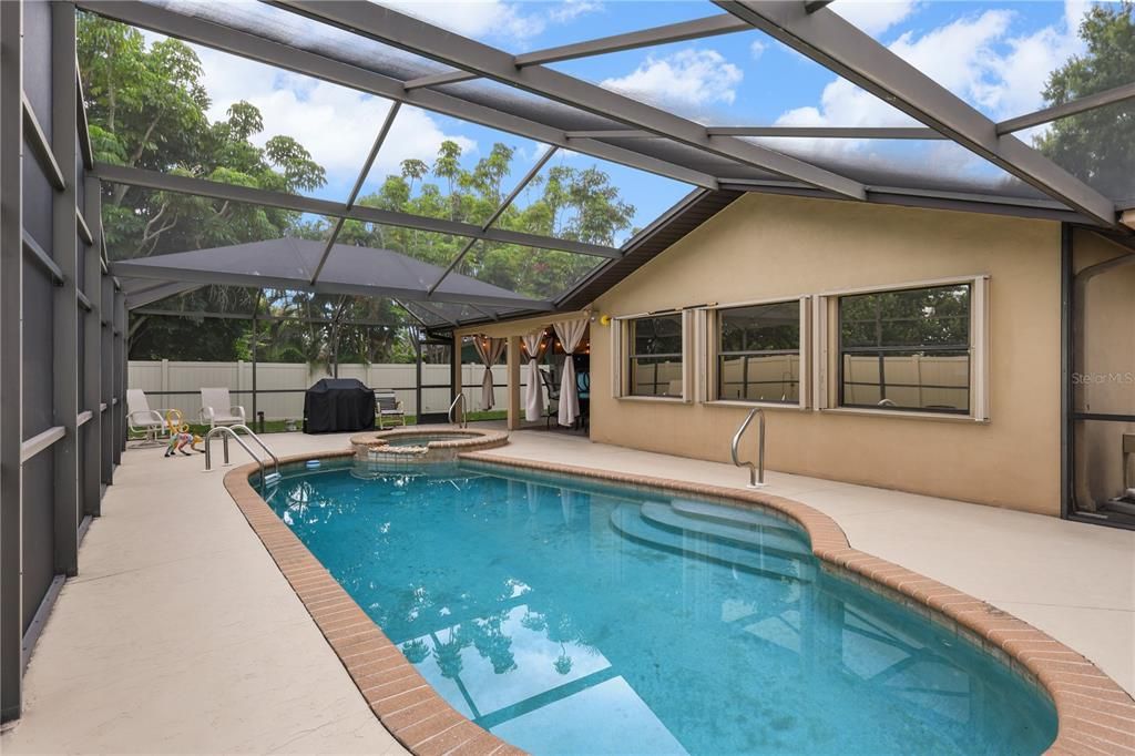 For Sale: $365,000 (3 beds, 3 baths, 1438 Square Feet)