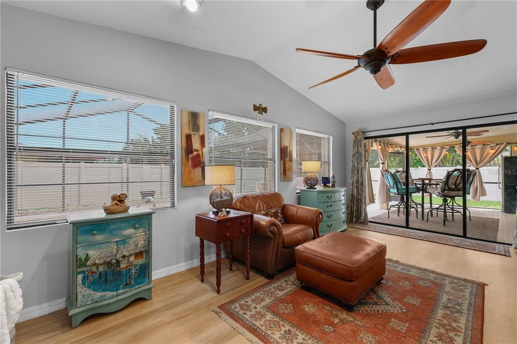 For Sale: $365,000 (3 beds, 3 baths, 1438 Square Feet)