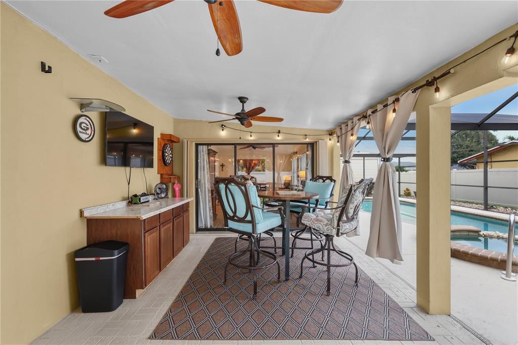 For Sale: $365,000 (3 beds, 3 baths, 1438 Square Feet)