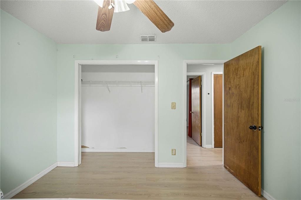 For Sale: $215,000 (3 beds, 2 baths, 1284 Square Feet)