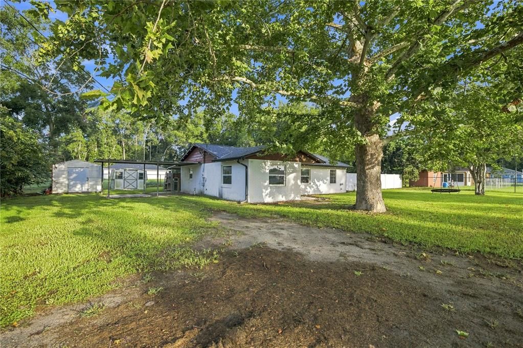 For Sale: $215,000 (3 beds, 2 baths, 1284 Square Feet)