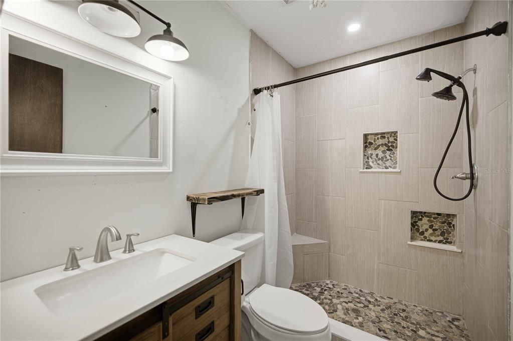 For Sale: $215,000 (3 beds, 2 baths, 1284 Square Feet)
