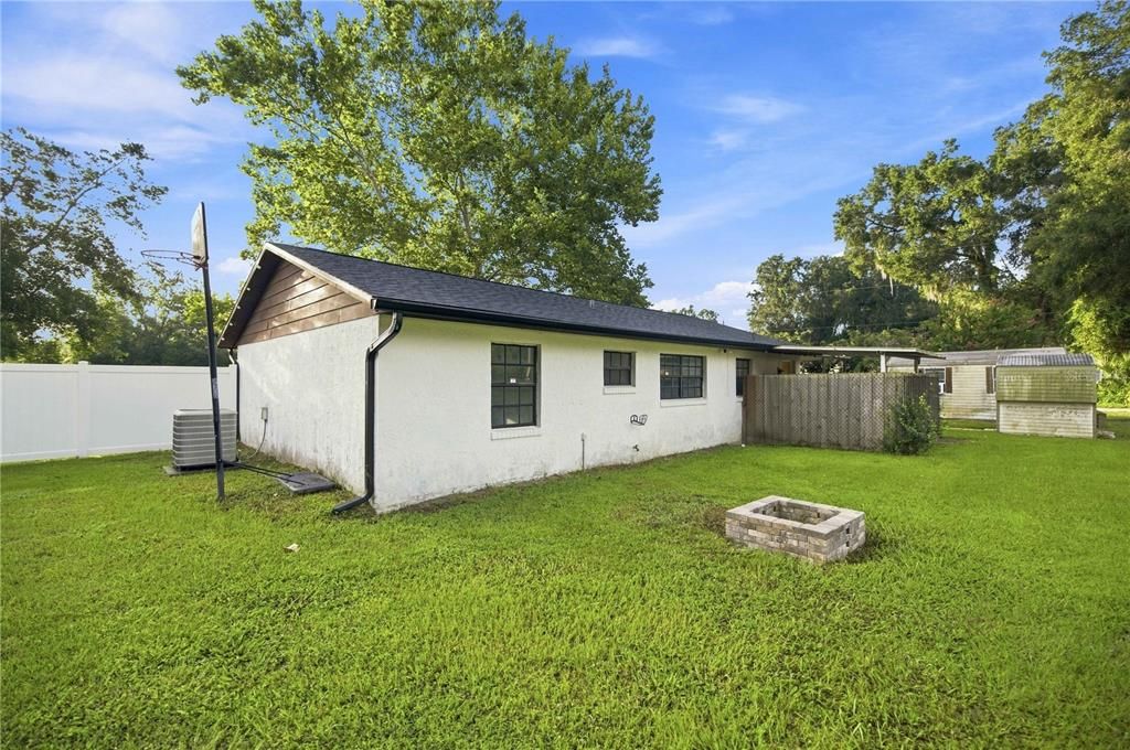 For Sale: $215,000 (3 beds, 2 baths, 1284 Square Feet)