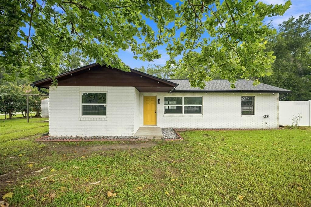 For Sale: $215,000 (3 beds, 2 baths, 1284 Square Feet)