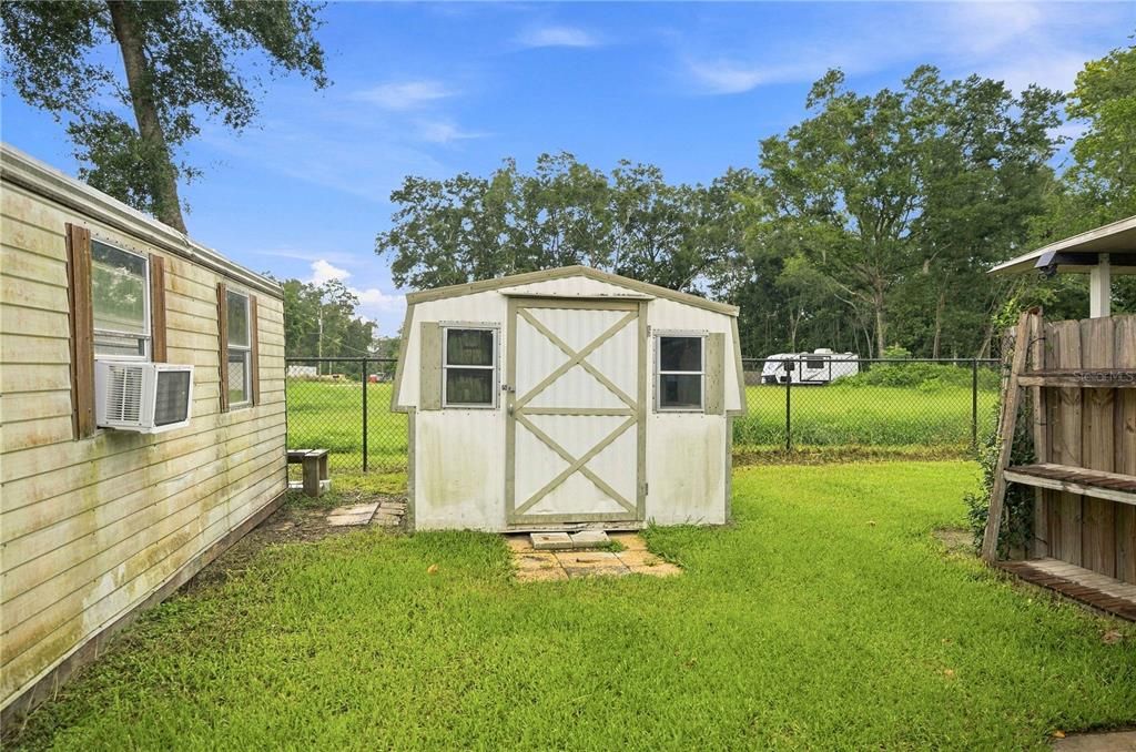 For Sale: $215,000 (3 beds, 2 baths, 1284 Square Feet)
