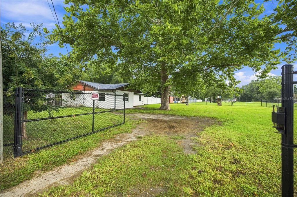 For Sale: $215,000 (3 beds, 2 baths, 1284 Square Feet)