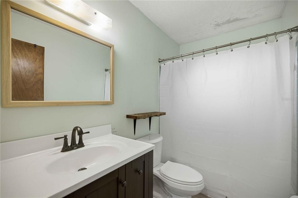 For Sale: $215,000 (3 beds, 2 baths, 1284 Square Feet)