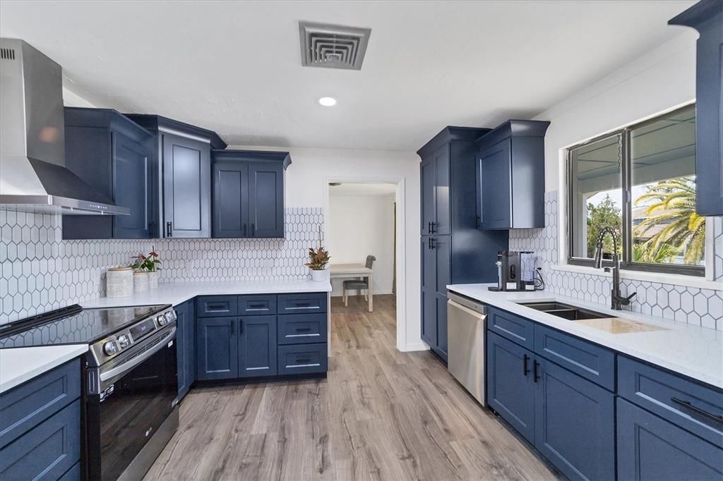 For Sale: $335,000 (3 beds, 2 baths, 2214 Square Feet)