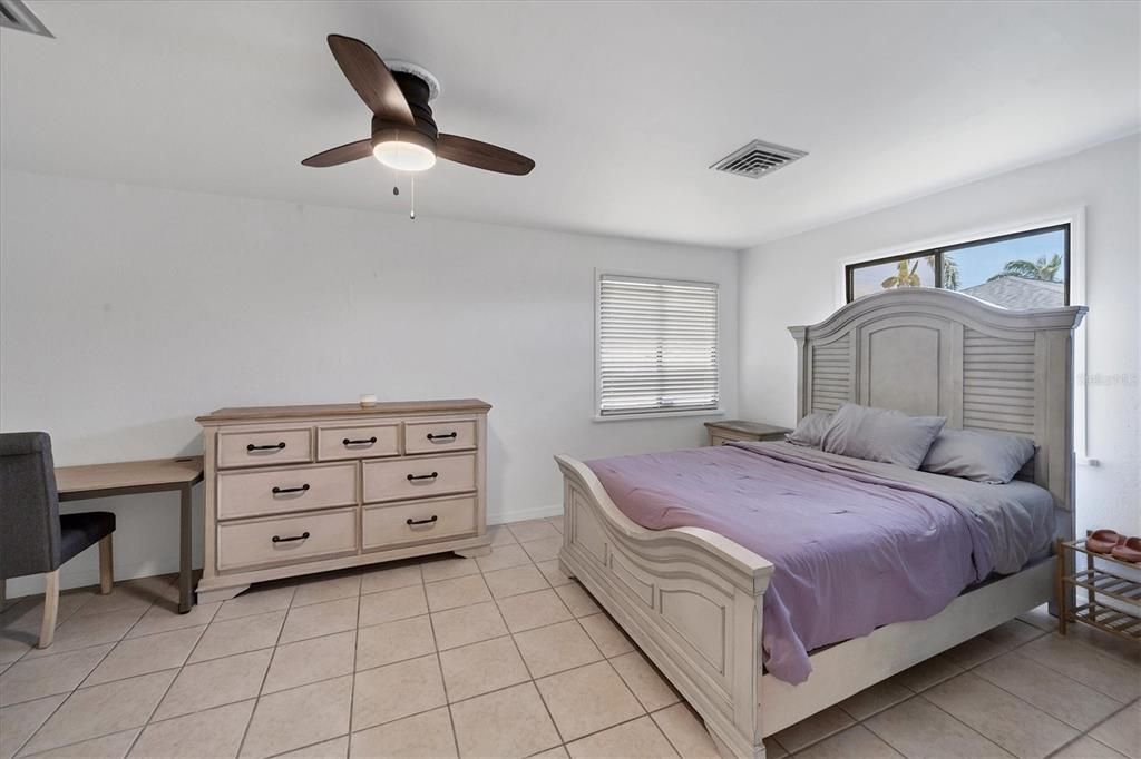 For Sale: $335,000 (3 beds, 2 baths, 2214 Square Feet)