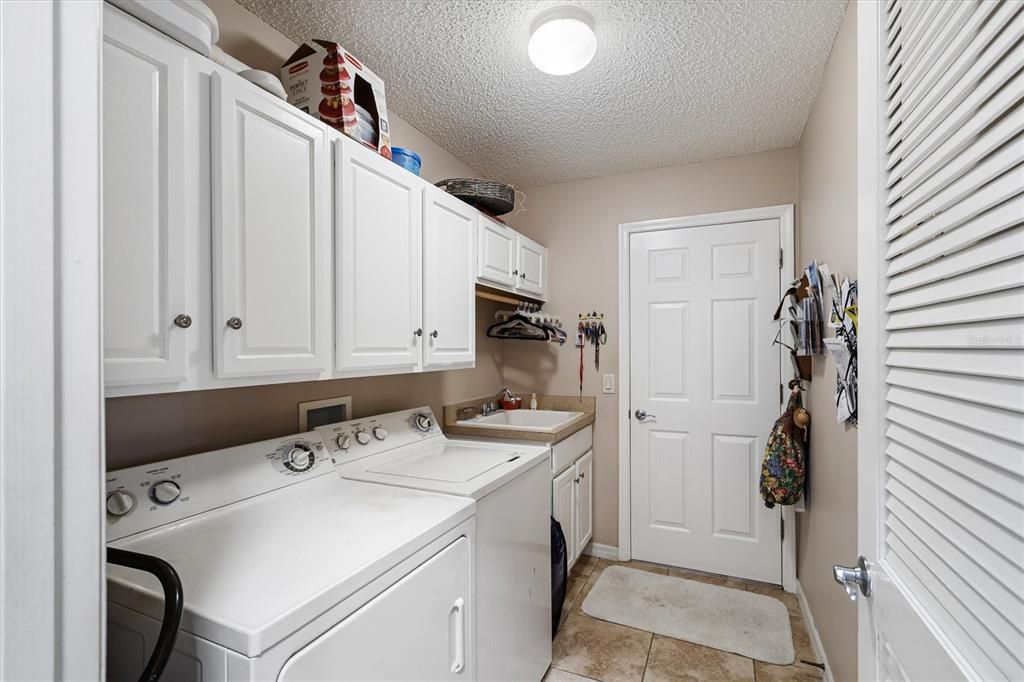 For Sale: $739,000 (3 beds, 2 baths, 1887 Square Feet)