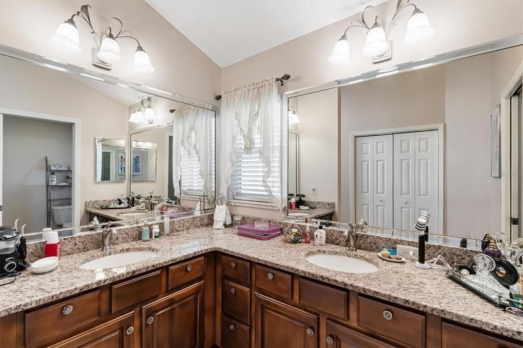 For Sale: $739,000 (3 beds, 2 baths, 1887 Square Feet)
