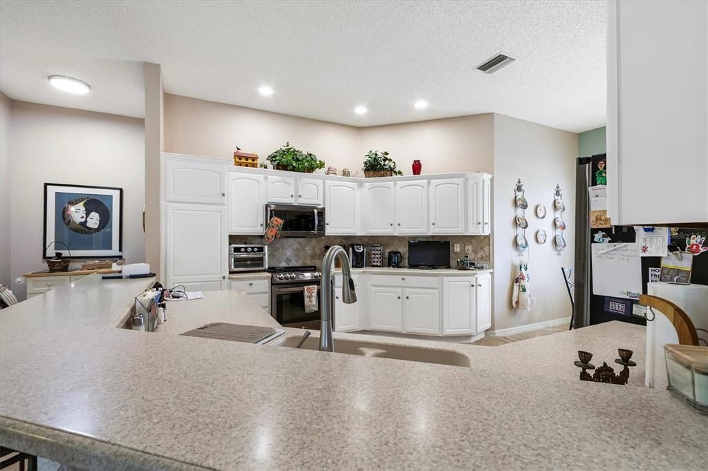 For Sale: $739,000 (3 beds, 2 baths, 1887 Square Feet)