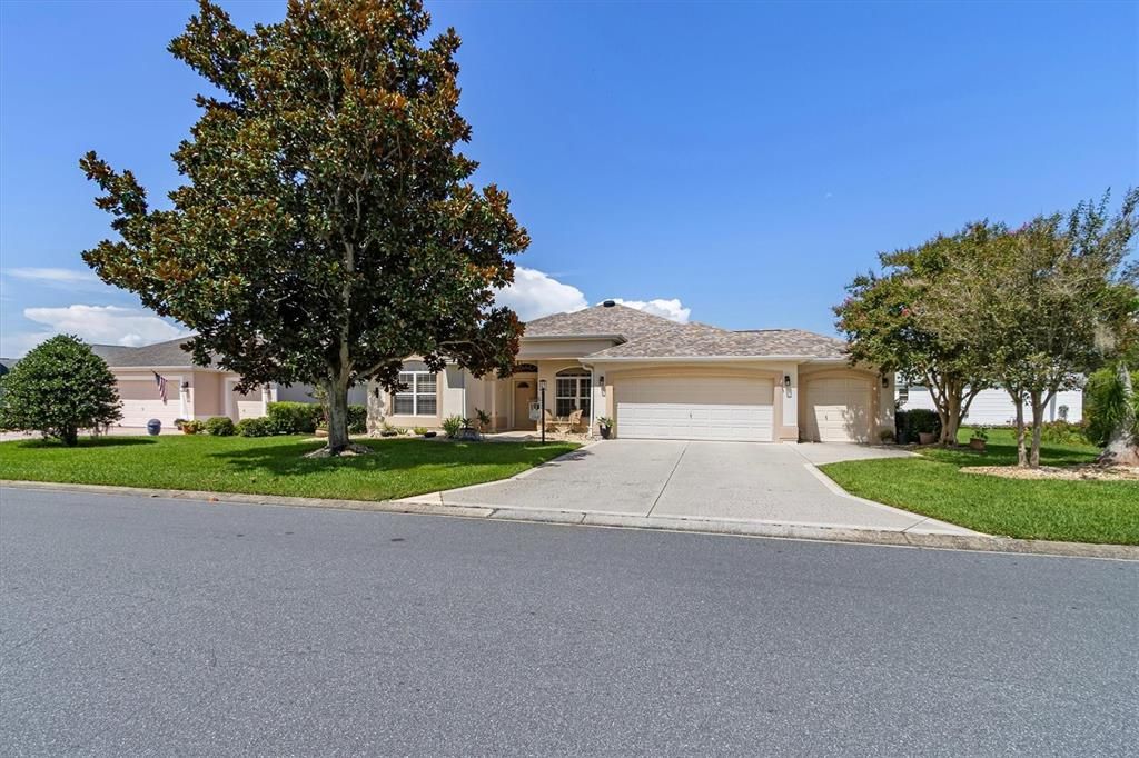 For Sale: $739,000 (3 beds, 2 baths, 1887 Square Feet)