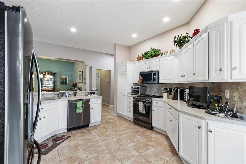 For Sale: $739,000 (3 beds, 2 baths, 1887 Square Feet)