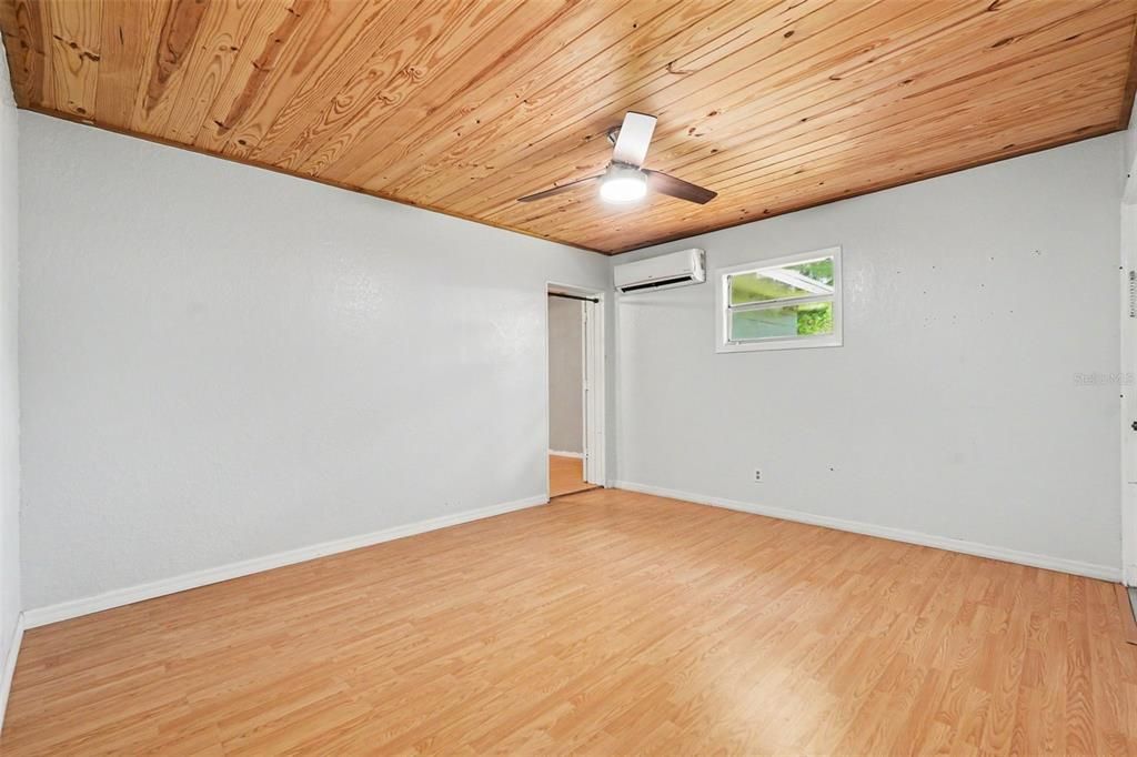For Sale: $170,000 (2 beds, 1 baths, 755 Square Feet)