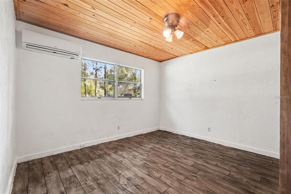 For Sale: $170,000 (2 beds, 1 baths, 755 Square Feet)