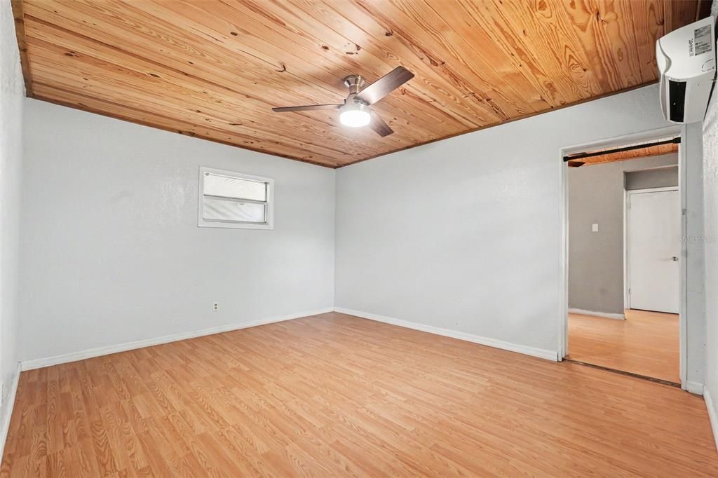 For Sale: $170,000 (2 beds, 1 baths, 755 Square Feet)