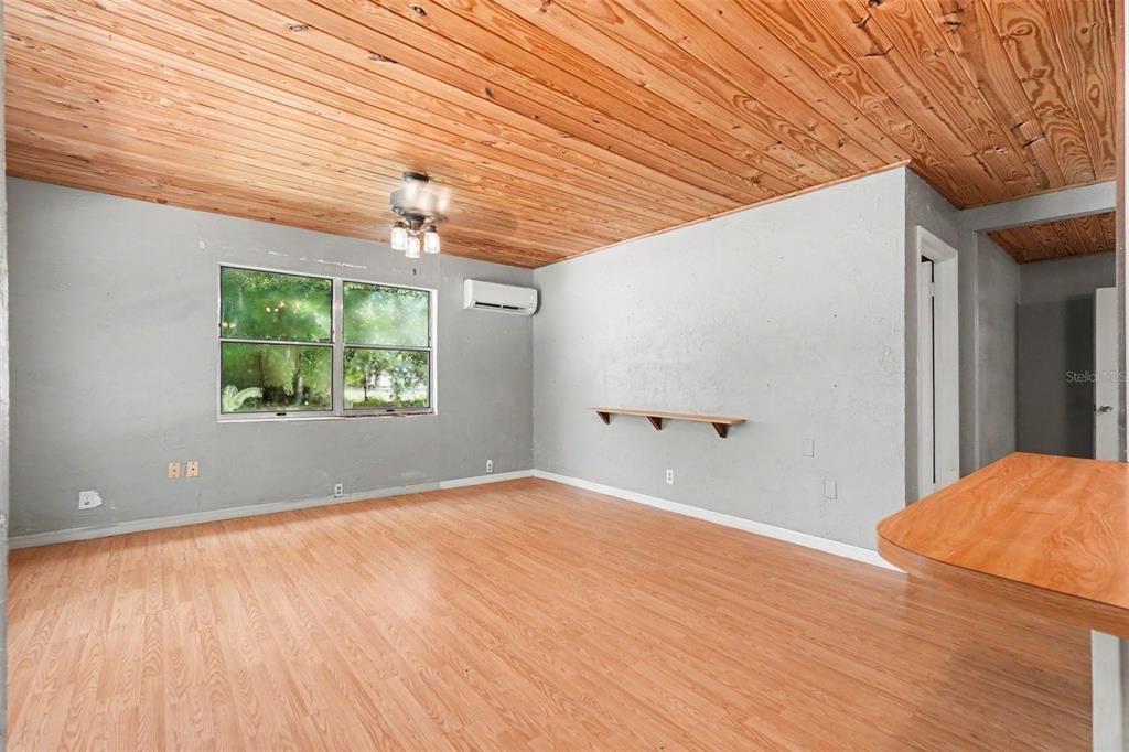 For Sale: $170,000 (2 beds, 1 baths, 755 Square Feet)