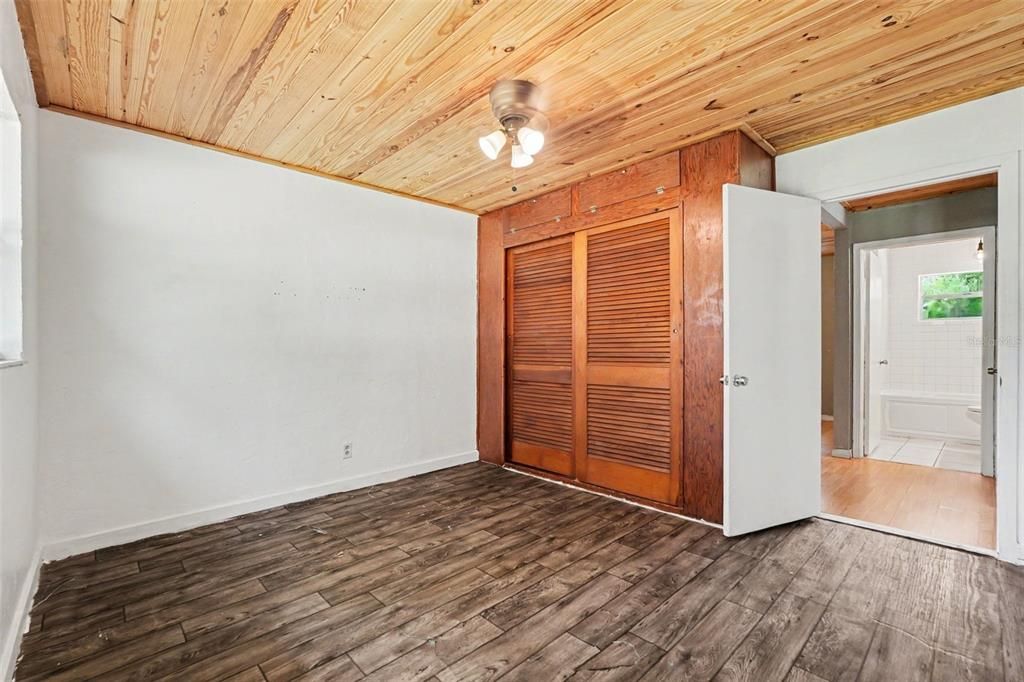 For Sale: $170,000 (2 beds, 1 baths, 755 Square Feet)