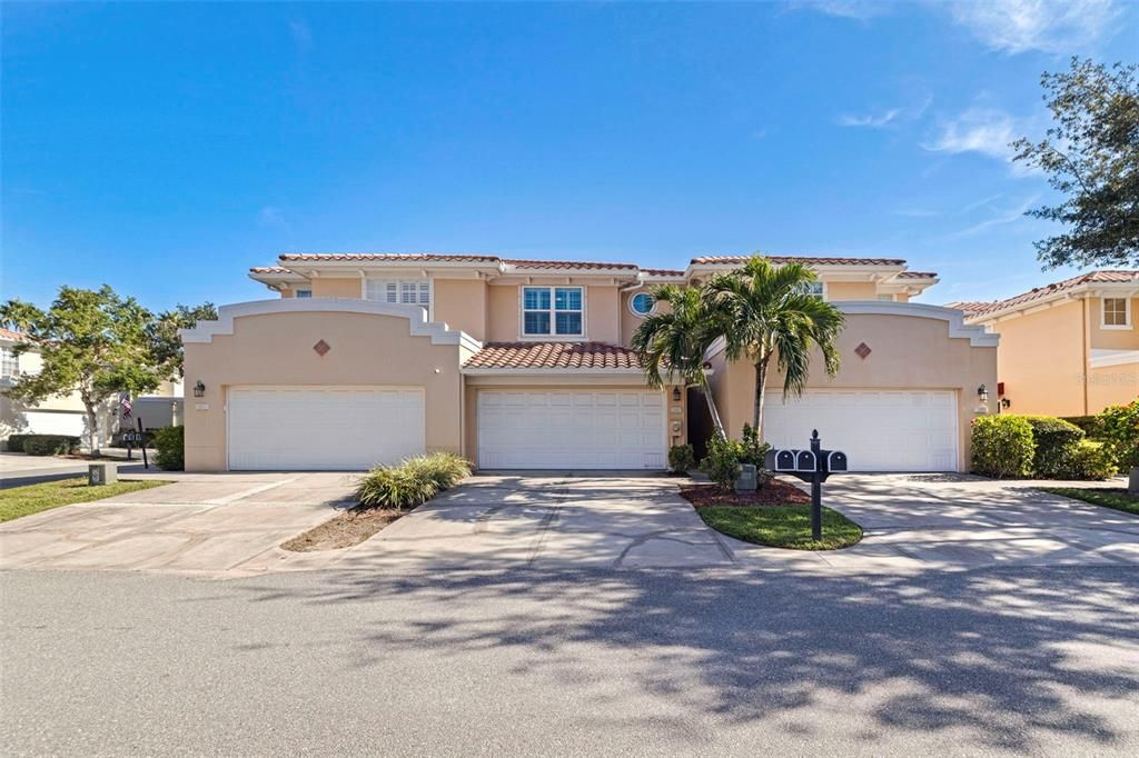 For Sale: $475,000 (3 beds, 2 baths, 1990 Square Feet)