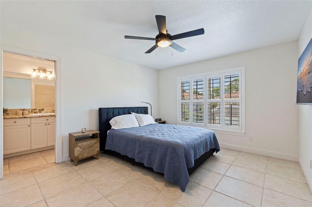 For Sale: $475,000 (3 beds, 2 baths, 1990 Square Feet)