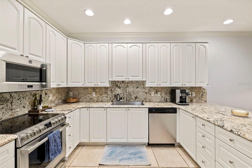 For Sale: $475,000 (3 beds, 2 baths, 1990 Square Feet)