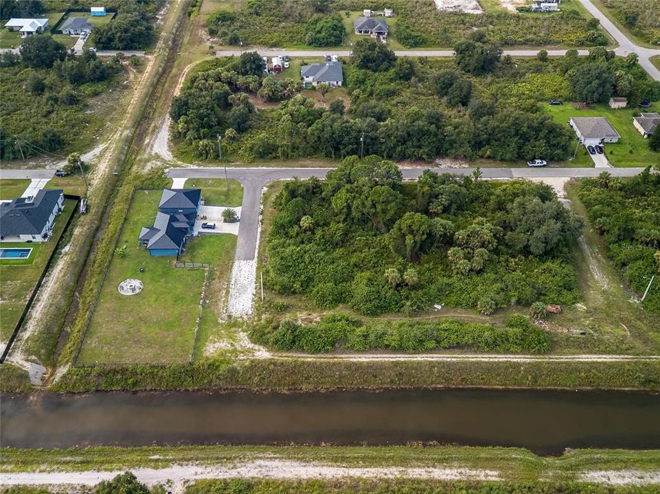 合同活跃: $15,000 (0.27 acres)